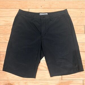 Men’s SZ 34 Travis Mathew shorts